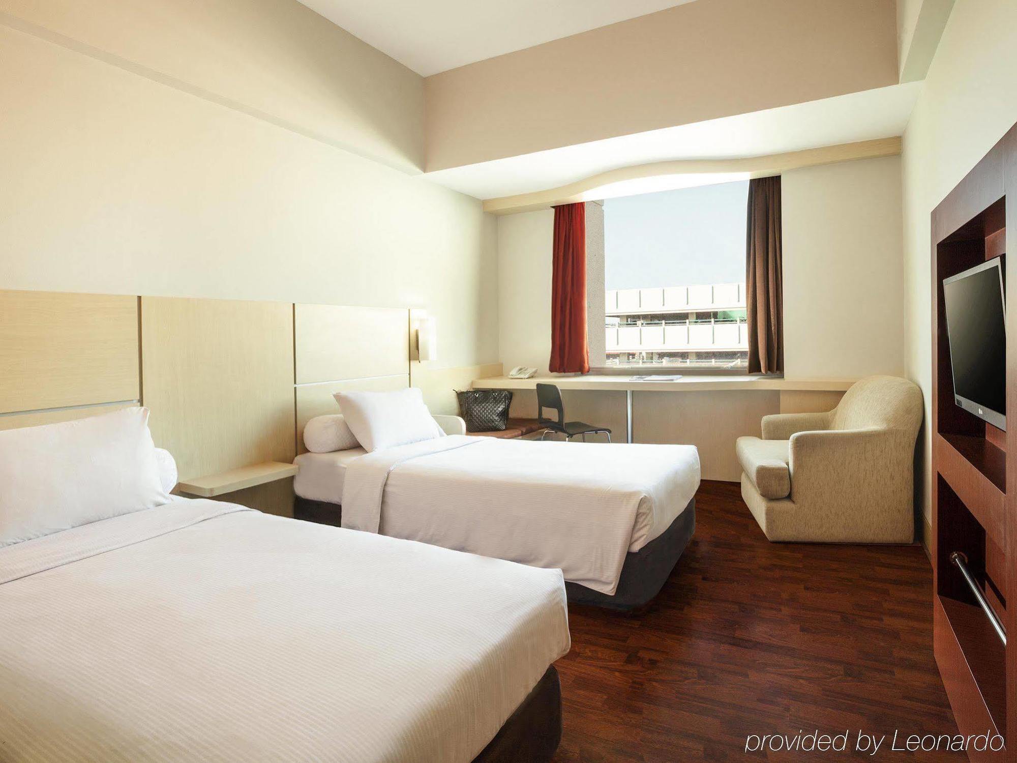 Ibis Mangga Dua Otel Cakarta Dış mekan fotoğraf