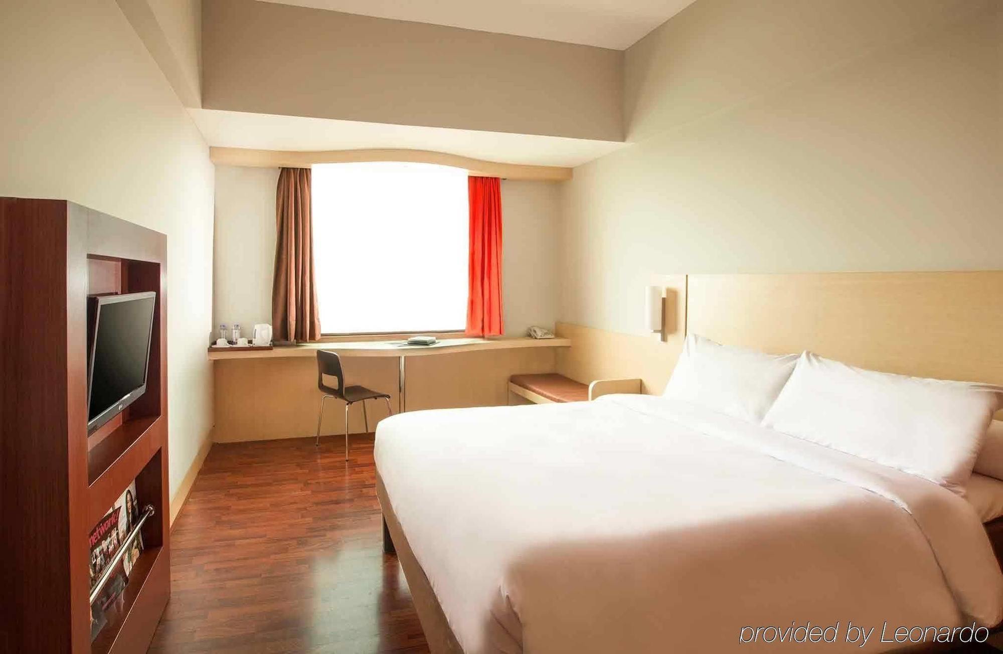 Ibis Mangga Dua Otel Cakarta Dış mekan fotoğraf
