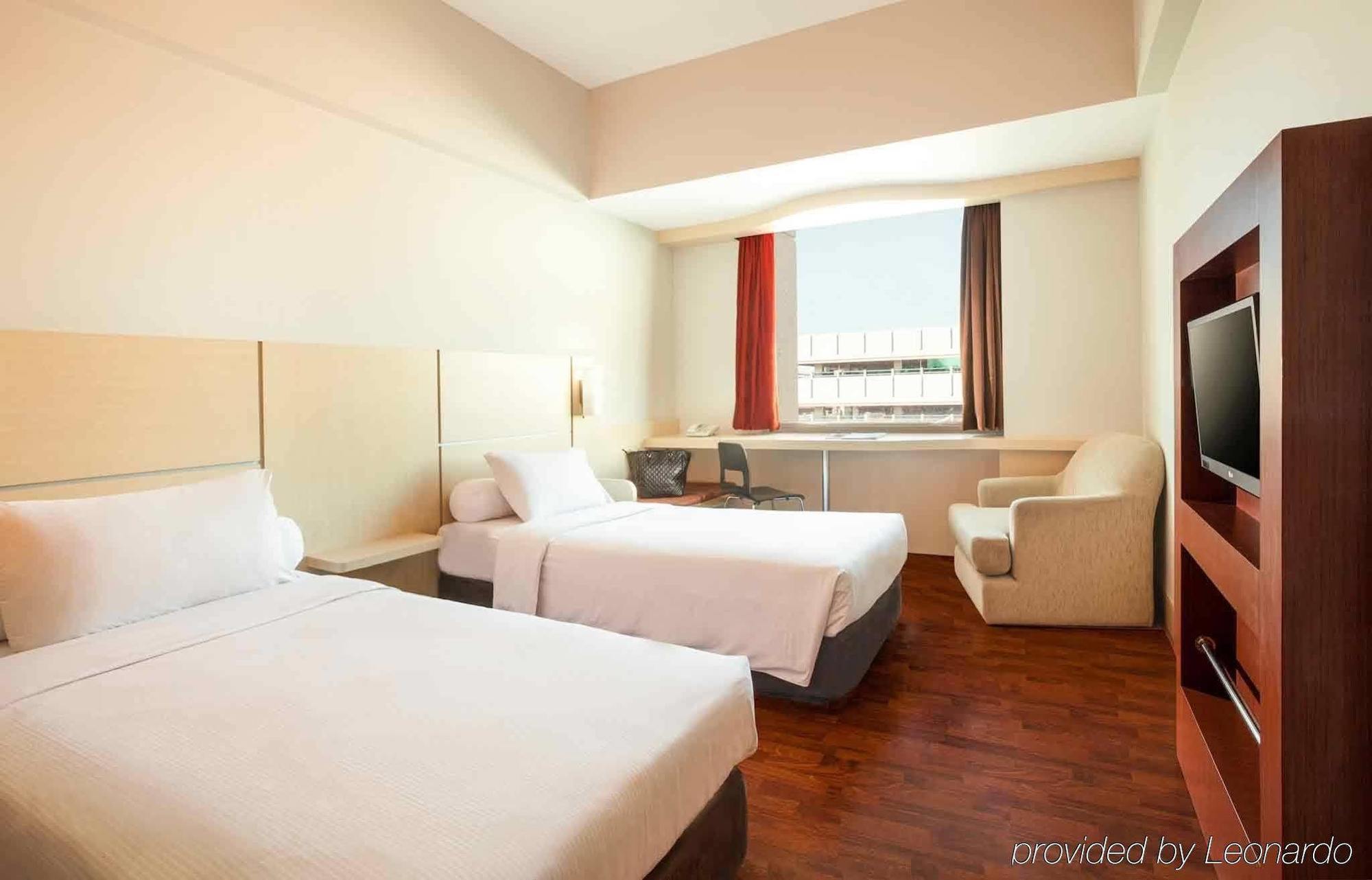 Ibis Mangga Dua Otel Cakarta Dış mekan fotoğraf
