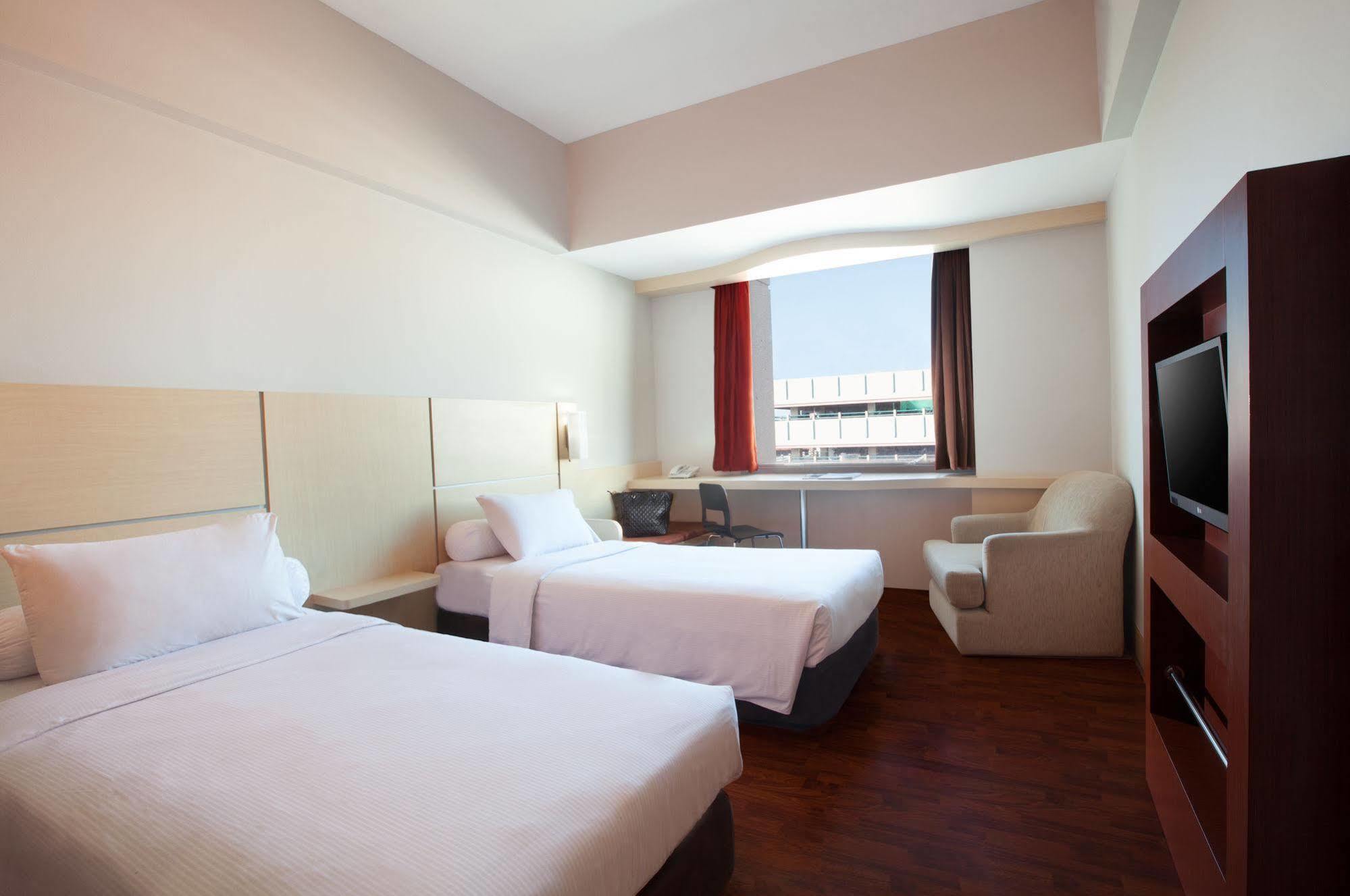 Ibis Mangga Dua Otel Cakarta Dış mekan fotoğraf