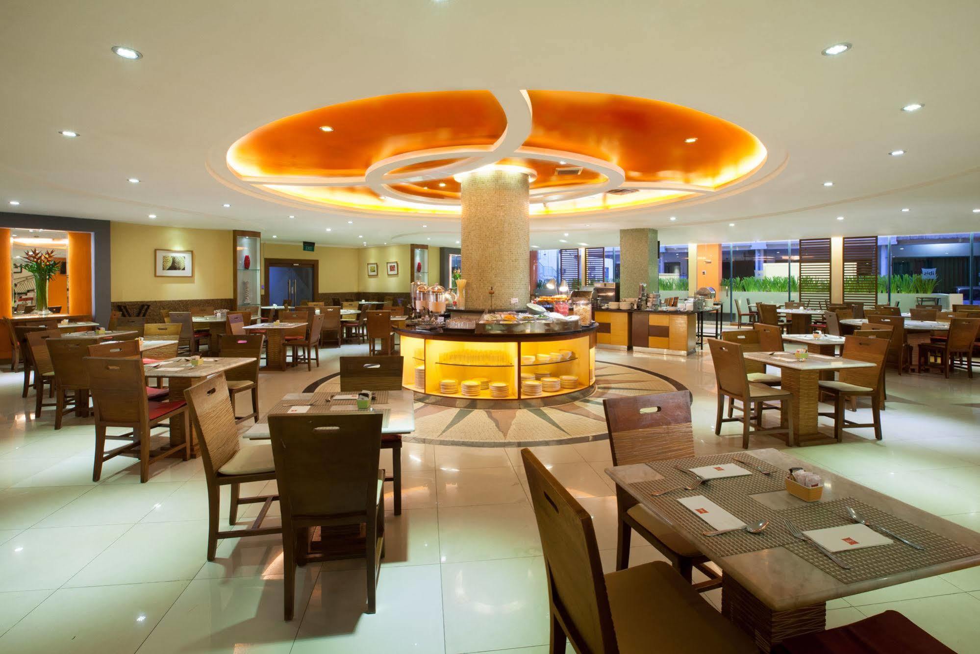 Ibis Mangga Dua Otel Cakarta Dış mekan fotoğraf