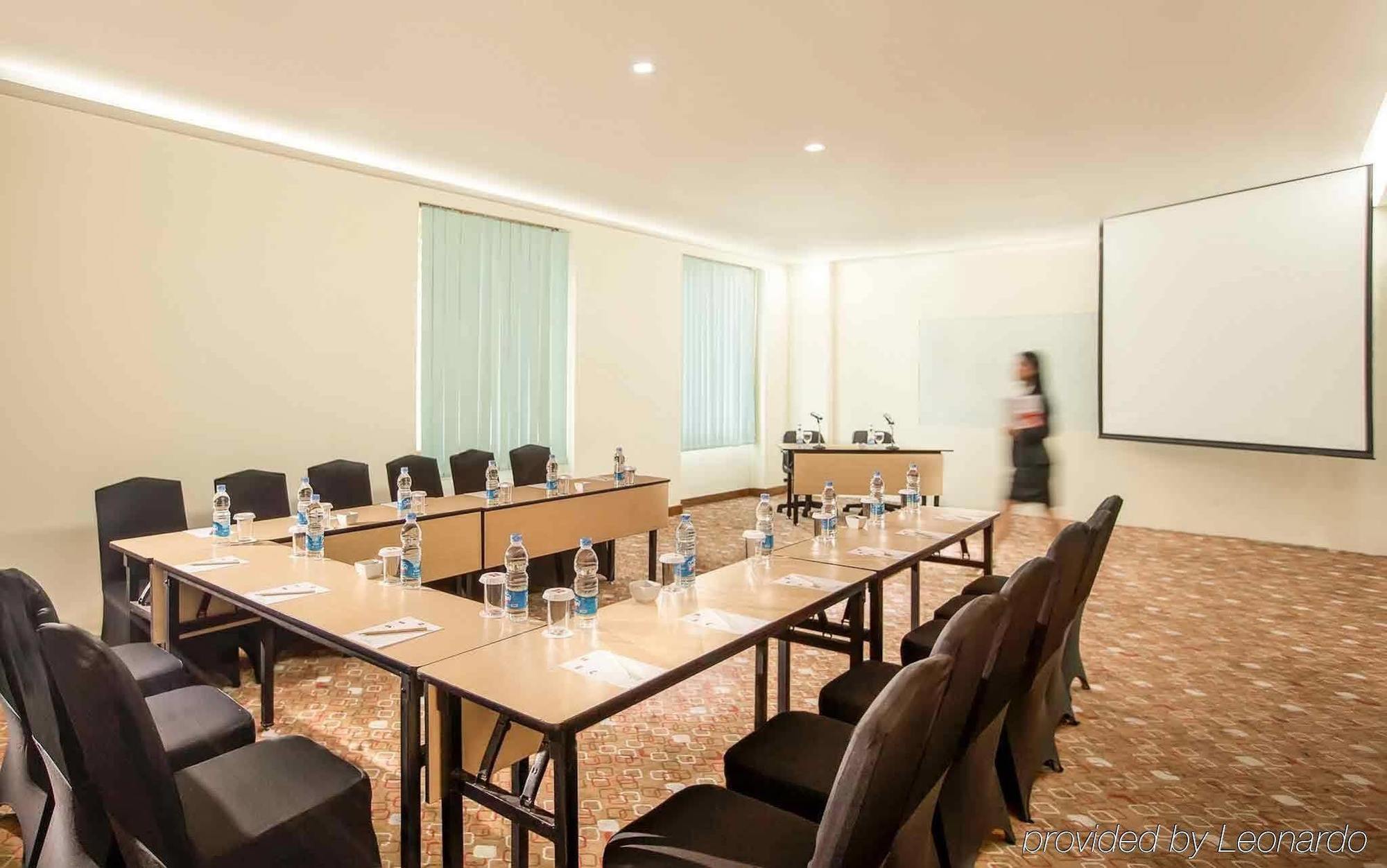 Ibis Mangga Dua Otel Cakarta Dış mekan fotoğraf